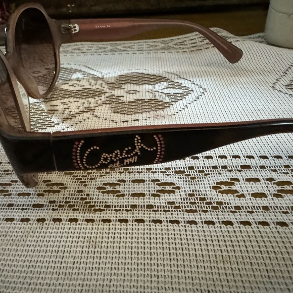 Coach 2 sunglasses with their cases - Picture 10 of 16